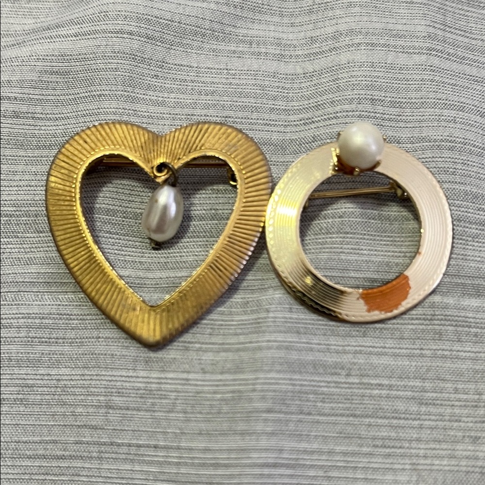 Chic Gold Heart and Circle Brooch Set with Pearl Accent - Picture 1 of 8